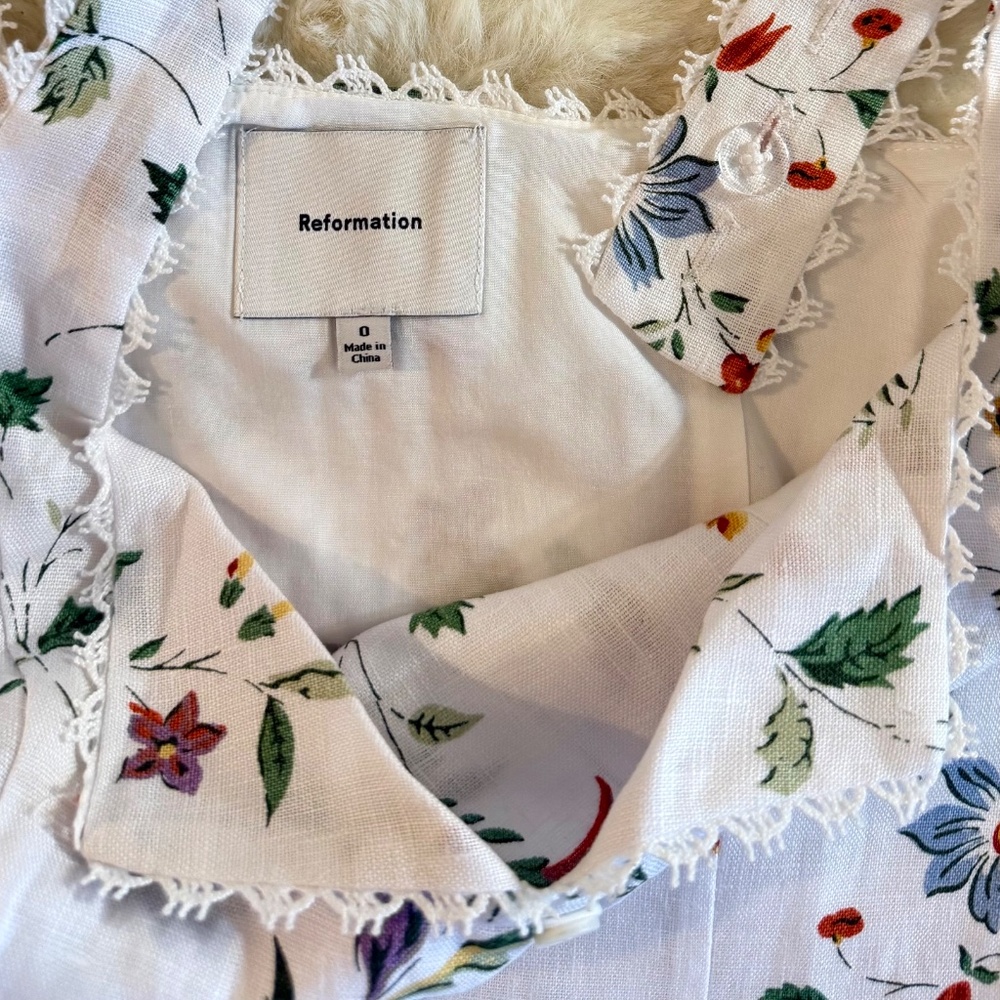 Reformation Viola Linen Top In Corsini, brand new, never worn, no flaws. - Picture 3 of 9